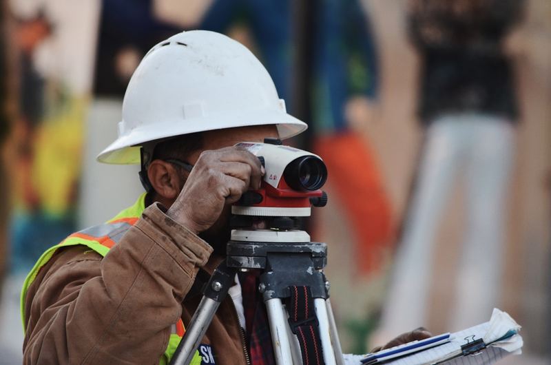 Survei lokasi dan analisis lahan